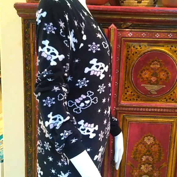 Katnap Black with Skulls with Bows Onzie - Picture 9 of 12